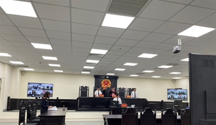 Viện KSND huyện Thạch Thất phối hợp cùng với Tòa án cùng cấp xét xử...